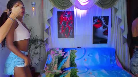 hotties_kittens18 online show from December 5, 2025, 6:04 pm