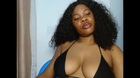 hotty_lora889 online show from September 12, 2025, 10:32 pm