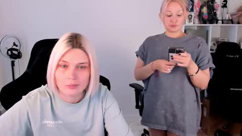 Snapshot of hottyblonds chatting on November 17, 2025, 10:10 am Nessie and Jessie online show from November 17, 2025, 10:10 am