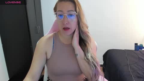 hottychrystal online show from May 8, 2026, 1:05 pm