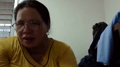 hottycrissy4u online show from April 15, 2026, 8:32 am