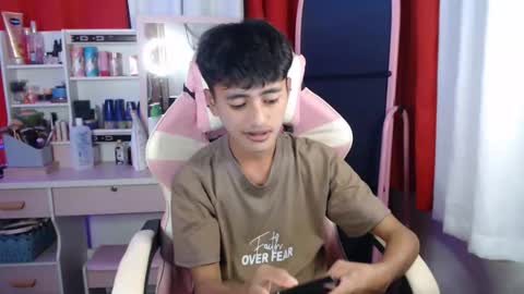 Edrian online show from March 19, 2026, 3:49 pm