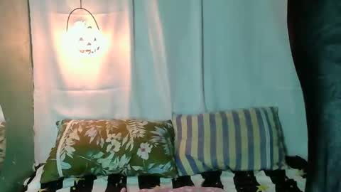 Snapshot of hotwetmommaxxx chatting on October 28, 2025, 9:39 pm hotwetmommaxxx online show from October 28, 2025, 9:39 pm