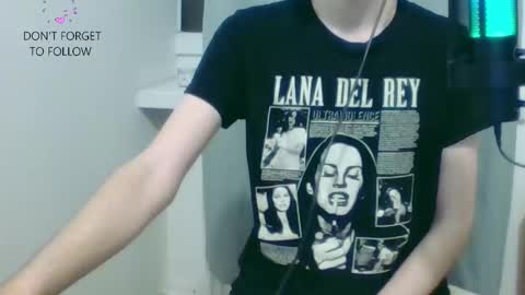 Snapshot of houdenni chatting on February 8, 2025, 7:59 pm twinkie online show from February 8, 2025, 7:59 pm