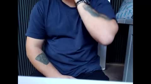 houskji8 online show from November 11, 2025, 4:07 pm