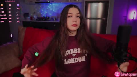 Mia online show from December 15, 2025, 5:17 pm