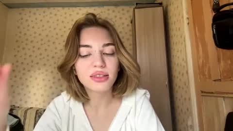 hsiuscherich online show from November 14, 2025, 7:40 am