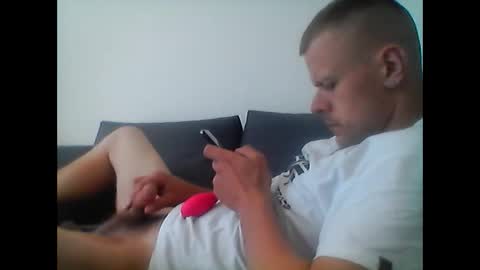 hubikush22 online show from September 14, 2025, 10:58 am