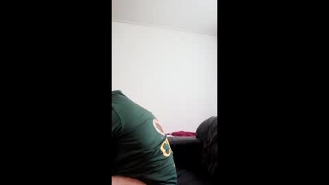 Snapshot of huffies_cam chatting on February 6, 2026, 9:56 am huffies_cam online show from February 6, 2026, 9:56 am