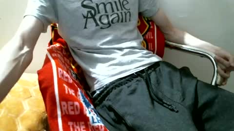 Snapshot of hug_me chatting on July 4, 2026, 11:55 pm Keanu online show from July 4, 2026, 11:55 pm
