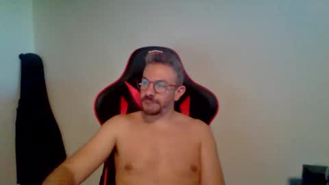 Snapshot of huge__cumshot chatting on November 1, 2025, 12:51 pm huge__cumshot online show from November 1, 2025, 12:51 pm