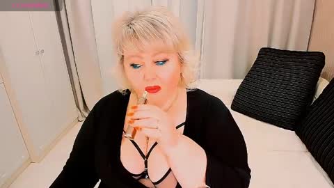 Snapshot of huge_booobs chatting on April 4, 2026, 3:31 pm milli online show from April 4, 2026, 3:31 pm
