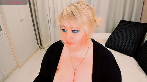 Snapshot of huge_booobs chatting on April 5, 2026, 5:43 pm milli online show from April 5, 2026, 5:43 pm