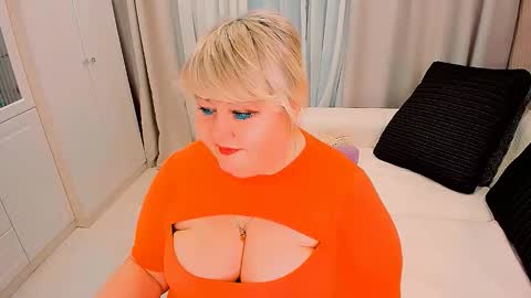 Snapshot of huge_booobs chatting on April 14, 2026, 9:32 pm milli online show from April 14, 2026, 9:32 pm