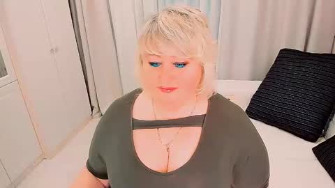 Snapshot of huge_booobs chatting on April 19, 2026, 8:33 pm milli online show from April 19, 2026, 8:33 pm