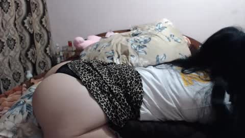 hugeassdevil online show from November 28, 2025, 9:45 am