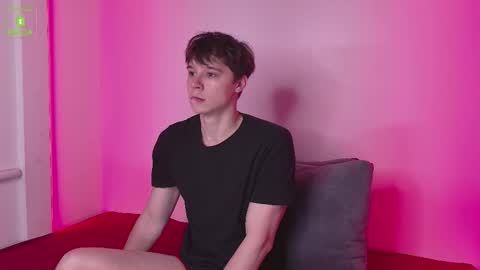 Snapshot of hugebangins_ chatting on October 18, 2025, 4:59 am ANTHONY online show from October 18, 2025, 4:59 am