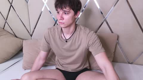 Snapshot of hugebangins_ chatting on October 26, 2025, 4:40 am ANTHONY online show from October 26, 2025, 4:40 am