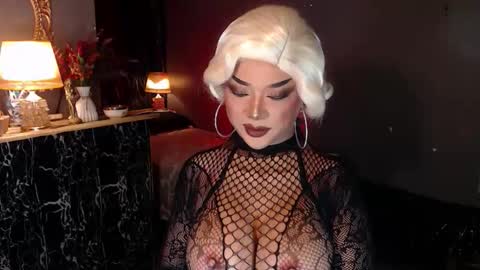 Snapshot of hugecockchristine chatting on September 19, 2025, 8:27 am Christine online show from September 19, 2025, 8:27 am