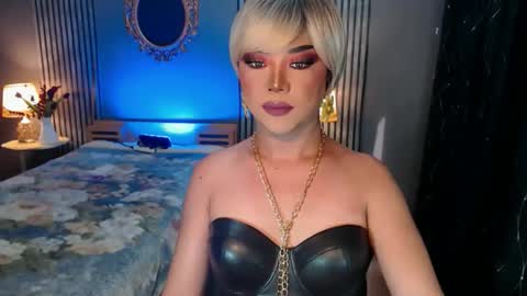 Snapshot of hugecockchristine chatting on October 25, 2025, 1:24 am Christine online show from October 25, 2025, 1:24 am