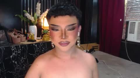 Snapshot of hugecockchristine chatting on August 4, 2026, 4:04 am Christine online show from August 4, 2026, 4:04 am