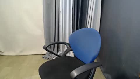 hugecockjames09 online show from September 10, 2025, 8:03 am