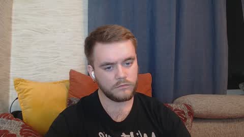 Snapshot of hugo__brad chatting on December 8, 2024, 8:15 pm Hugo online show from December 8, 2024, 8:15 pm