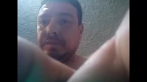 hugopaqui57 online show from February 18, 2025, 5:10 pm