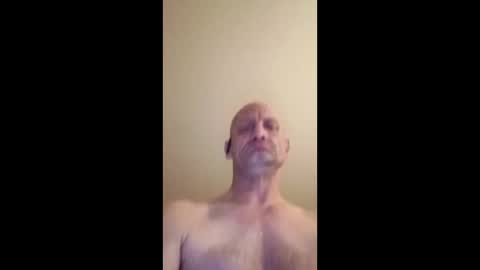 hummelrobert757 online show from May 13, 2026, 4:10 am