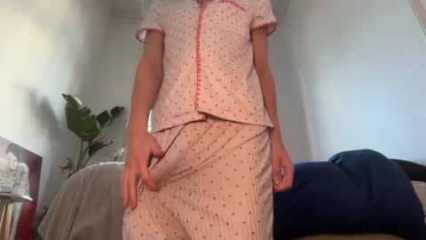 Snapshot of hung_angel_xxl chatting on July 29, 2026, 11:52 am Alice help me reach 100 likes online show from July 29, 2026, 11:52 am