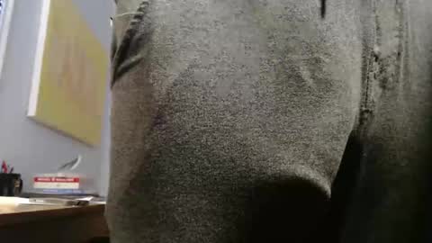 Snapshot of hung_hot_fit10 chatting on October 13, 2025, 1:11 pm Big uncut cock dripping online show from October 13, 2025, 1:11 pm