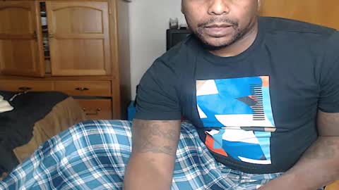 Snapshot of hungluv1 chatting on November 21, 2025, 3:05 am hungluv1 online show from November 21, 2025, 3:05 am