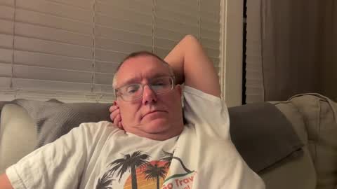 Snapshot of hungron9 chatting on October 31, 2025, 5:19 am AARON online show from October 31, 2025, 5:19 am