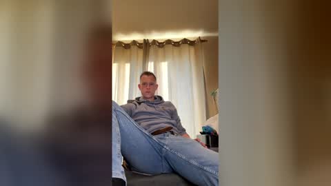 HungTeaseX online show from April 17, 2026, 4:54 pm