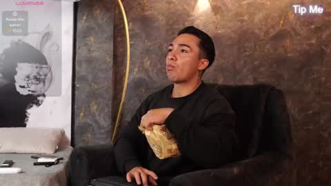 hunk_ryan online show from December 3, 2025, 12:14 pm