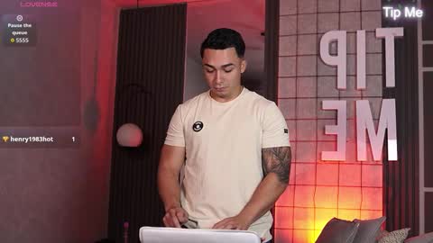 hunk_ryan online show from January 17, 2026, 1:49 pm