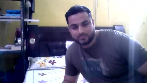 hunkster102 online show from April 30, 2026, 2:23 pm