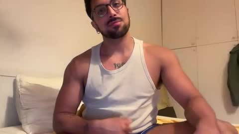 HunkyGuy09 online show from September 10, 2025, 7:14 pm