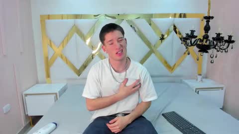 Snapshot of hunterheat_ chatting on September 12, 2025, 11:43 am hunterheat_ online show from September 12, 2025, 11:43 am