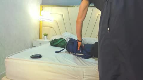 Snapshot of hunterheat_ chatting on September 23, 2025, 11:24 am hunterheat_ online show from September 23, 2025, 11:24 am