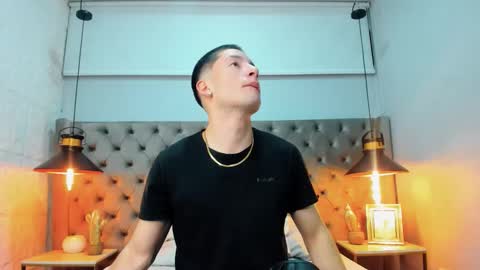 Snapshot of hunterheat_ chatting on October 3, 2025, 11:51 am hunterheat_ online show from October 3, 2025, 11:51 am