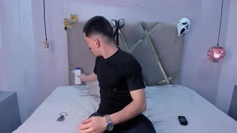 Snapshot of hunterheat_ chatting on October 11, 2025, 12:15 pm hunterheat_ online show from October 11, 2025, 12:15 pm