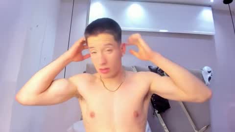 Snapshot of hunterheat_ chatting on October 20, 2025, 9:32 am hunterheat_ online show from October 20, 2025, 9:32 am