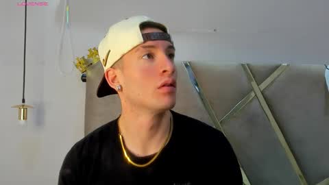 Snapshot of hunterheat_ chatting on October 26, 2025, 12:33 pm hunterheat_ online show from October 26, 2025, 12:33 pm