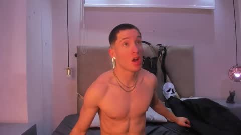 Snapshot of hunterheat_ chatting on October 29, 2025, 6:53 pm hunterheat_ online show from October 29, 2025, 6:53 pm