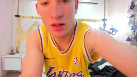 hunterheat_ online show from November 3, 2025, 12:28 pm