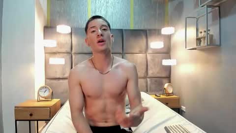 hunterheat_ online show from November 10, 2025, 12:04 pm