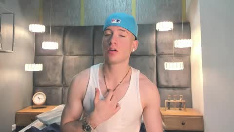 hunterheat_ online show from November 26, 2025, 11:44 am