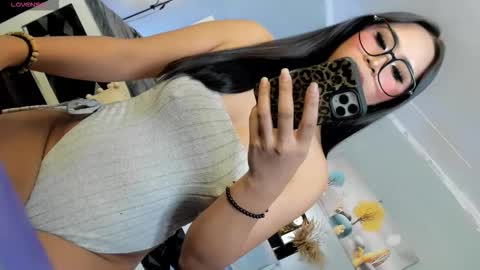 HELLO HANNAH IS BACK online show from November 18, 2025, 7:57 am