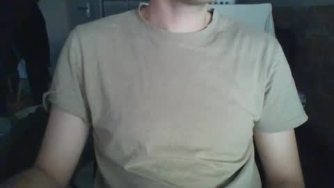 Snapshot of hunting_007 chatting on January 27, 2025, 4:01 pm hunting_007 online show from January 27, 2025, 4:01 pm